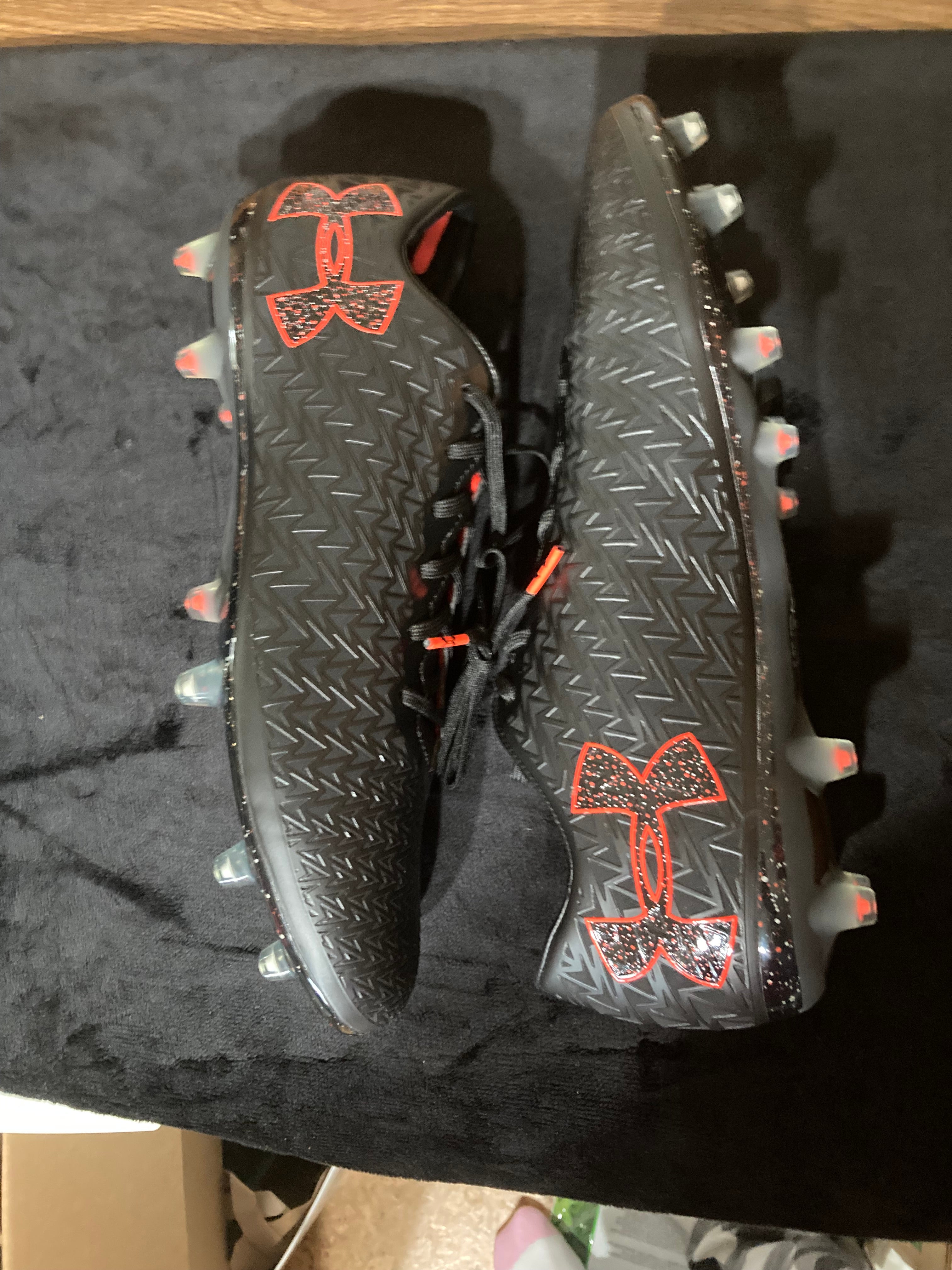 Free Shipping! UA CLUTCHFIT FORCE 3.0 FG Low Top Molded Soccer