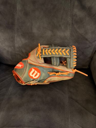 Wilson A2000 RH Infield Baseball Glove 11.75" (Used)