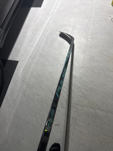 Senior Bauer Pulse Right Handed Hockey Stick P92 65 Flex (New)