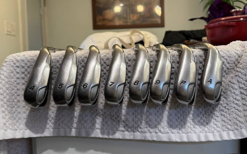 Men's TaylorMade Burner Plus Right Handed Iron Set (8 Clubs) #4 - #9, PW, GW (Used)