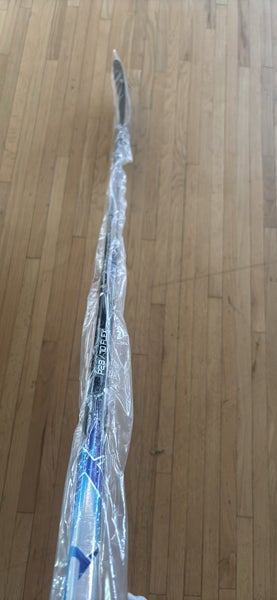 Senior Bauer Vapor Flylite Right Handed Hockey Stick P28 70 Flex (New)