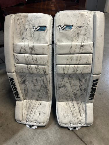 26" Vaughn Velocity V9 Goalie Leg Pads (Used)