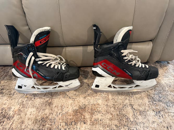 2024 CCM JetSpeed Hockey Skates Wide Width 9.5 (Used)