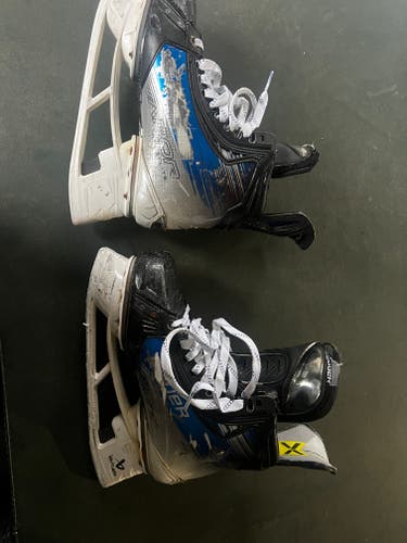 Blue Bauer Vapor Hyperlite 2 Hockey Skates Regular Width Pro Stock 8.5 (Used)