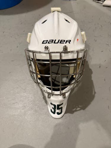 Senior Small/Medium Bauer 950 Goalie Mask (Used)