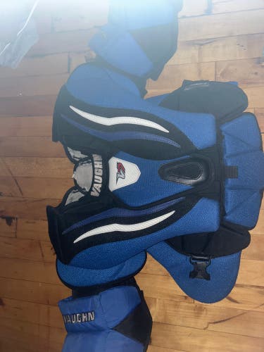 Medium Vaughn Velocity V7 Goalie Chest Protector (Used)