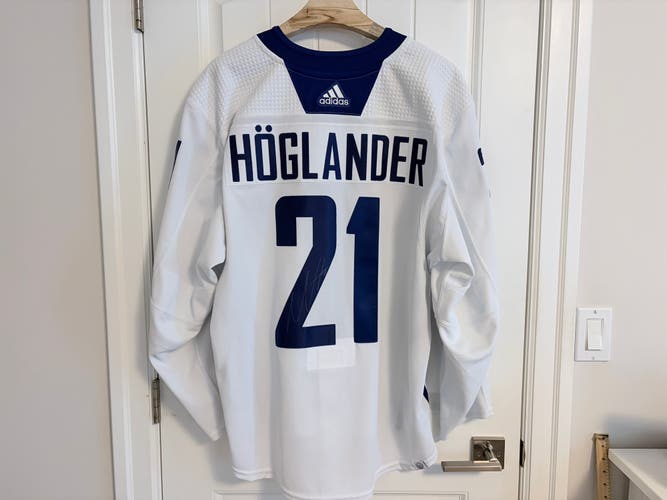 Official Adidas Vancouver Canucks Höglander Autographed Practice MIC Jersey 58