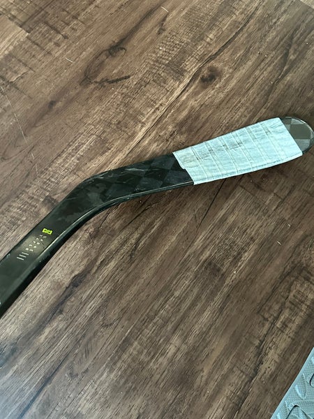 Senior Warrior Alpha LX2 Pro Right Handed Hockey Stick P29 70 Flex Pro Stock (Used)