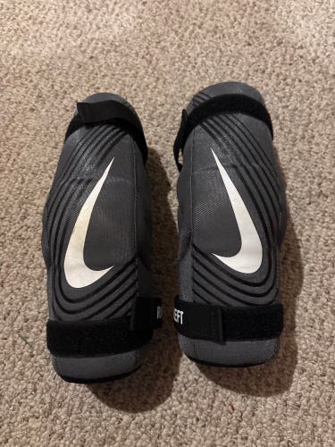 Large Youth Nike Vapor Arm Pads (Used)
