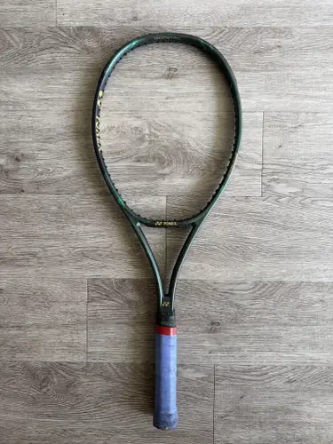 Yonex Vcore Pro 97 (330g) | Gripsize 4 3/8 | Fair Condition