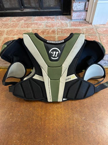 Men's Large Senior Warrior ALPHA LX PRO Shoulder Pads (Used)