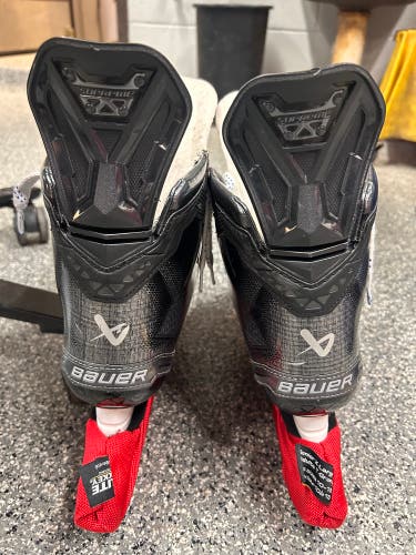 2024 Bauer Supreme Matrix Hockey Skates Regular Width Pro Stock 9 (Used)