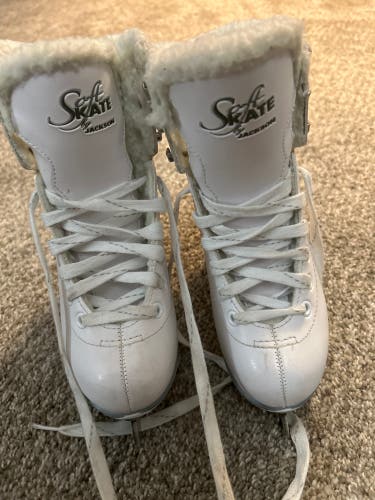 Jackson SoftSkate Mark I Figure Skates Junior 1