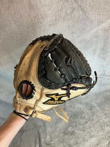 Brown Mizuno Power Close RH Catcher's Baseball Glove 31" (Used)