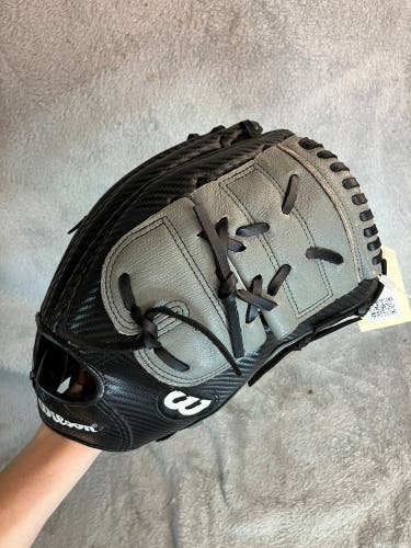 Black Wilson A360 RH Pitcher's Baseball Glove 12" (Used)