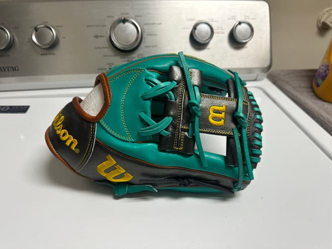 NWOT Wilson A2000 Baseball Glove 11.75" 1787