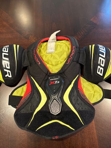 Men's Large Junior Bauer Vapor X2.9 Shoulder Pads (Used)