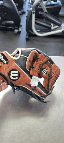 Used Wilson A500 11.5 BB/SB Glove RH Throw None 11 1/2" 11497-S000157109