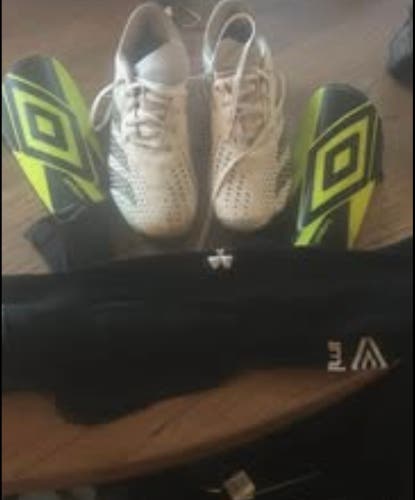 White Men's Size M 9.5 (W 10.5) Adidas Cleats (Used)