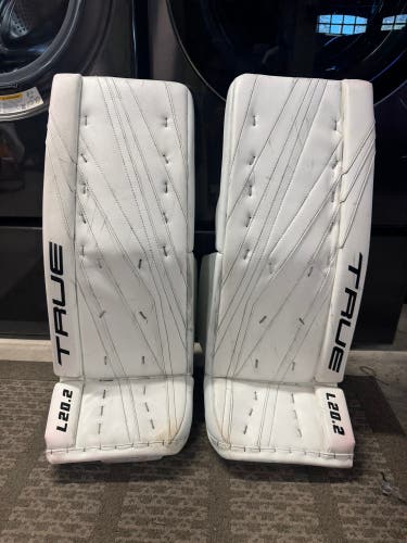 32" True L20.2 Goalie Leg Pads (Used)