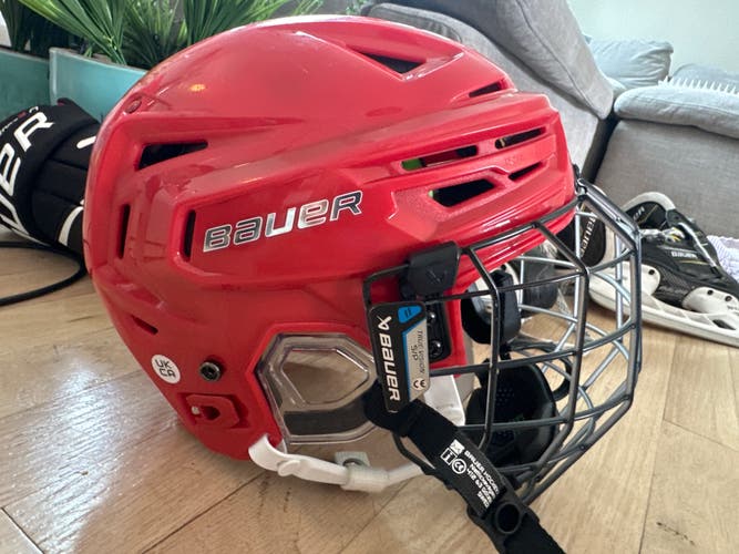 Bauer Hockey Helmet w/ Cage Youth/Junior – Excellent Condition