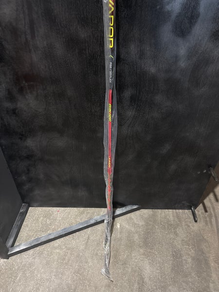 Youth Bauer S21 Vapor Right Handed Hockey Stick 30 Flex (New)