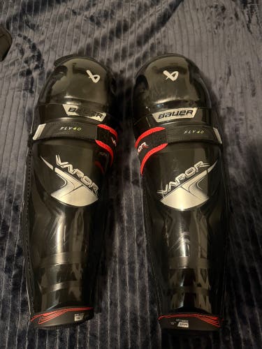 Senior Bauer Vapor Hyperlite 16" Shin Pads (Used)