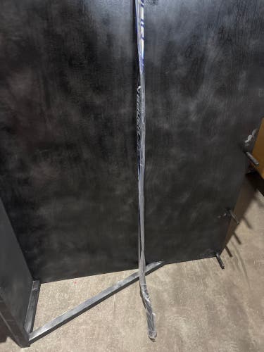 Senior Bauer Vapor Flylite Left Hand Hockey Stick P28 77 Flex (New)