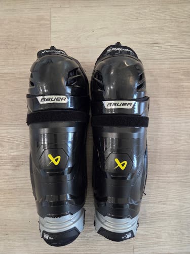 Intermediate Bauer Supreme M3 14" Shin Pads (Used)