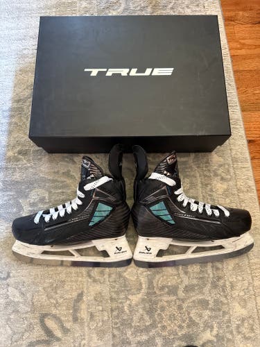 Black/Gray 2024 True Pro Custom Hockey Skates Regular Width 7.5 (Used)