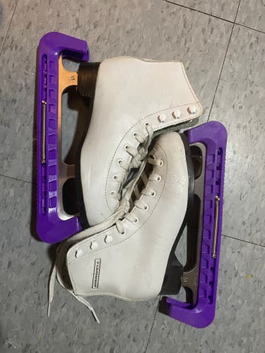 Winnwell Figure Skates Junior 1 (Used)