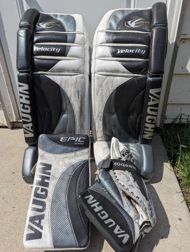 35" 2005 Vaughn Velocity 7000 Regular Goalie Full Set Pro Stock (Used)