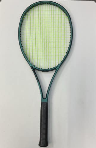 Wilson Blade 98 V9 16/19 Grip Size 4 1/8