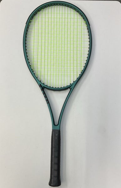 Wilson Blade 98 V9 16/19 Grip Size 4 1/8