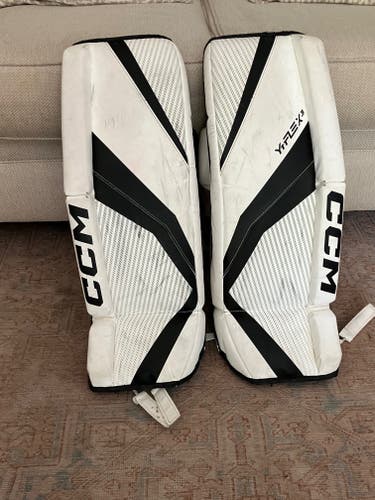 26" CCM YTFLEX 3 Goalie Leg Pads (Used)