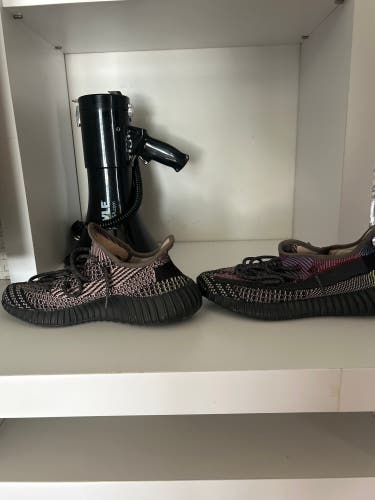 Unisex Size M 8.5 (W 9.5) Adult Adidas Yeezy Shoes (Used)