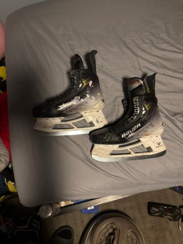 2023 Bauer Vapor Hyperlite 2 Hockey Skates 6 (Used)