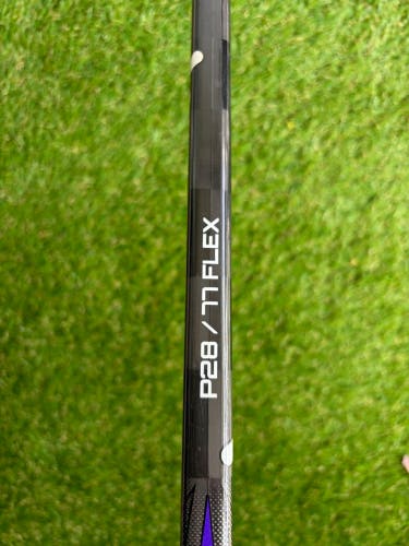 Senior Bauer Vapor Flylite Left Hand Hockey Stick P28 77 Flex (Used)