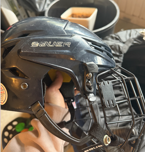 Medium Bauer Re-Akt 95 Helmet - with black cage