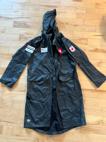 Adult Unisex Small Helly Hansen Rain Poncho (Used)