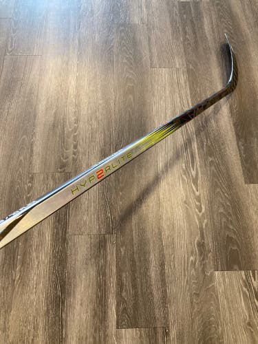 Senior Bauer Vapor Hyperlite 2 Hockey Stick | RH P88