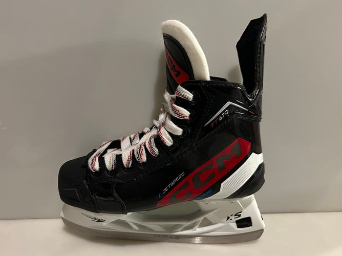 New CCM JetSpeed FT670 Hockey Skates - Size 3 NIB