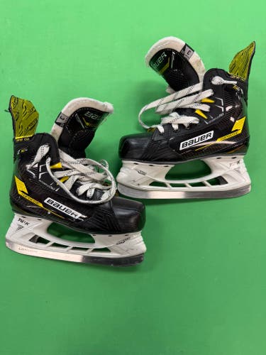 Junior Bauer Supreme M4 Hockey Skates Extra Wide Width Size 3 (Used)