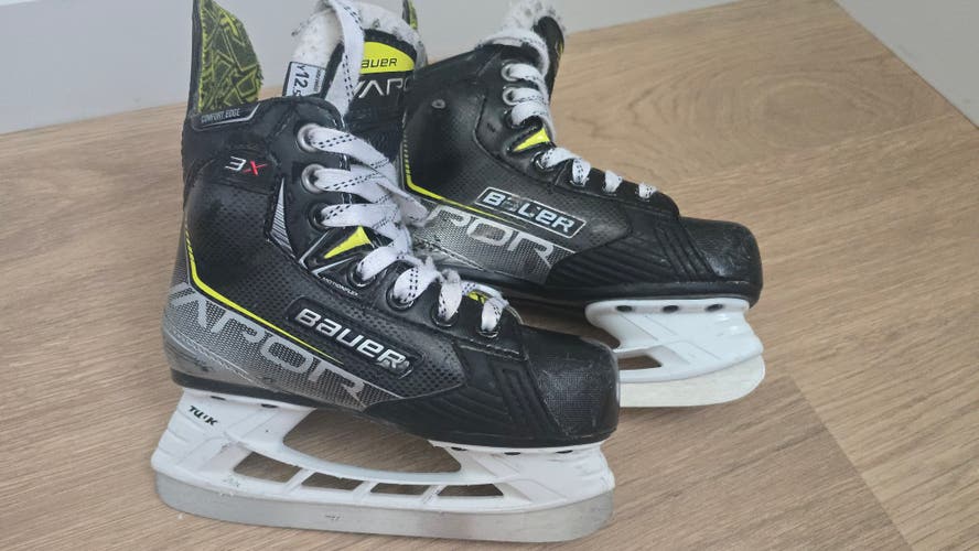 Black Bauer Vapor 3X Hockey Skates 12.5 (Used)