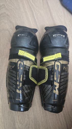 Youth CCM Tacks AS-V Pro 10" Shin Pads (Used)