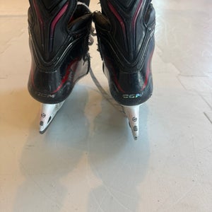 2025 CCM JetSpeed FT8 Pro Hockey Skates Size 2.5 (Used)