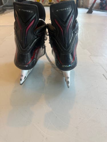 2025 CCM JetSpeed FT8 Pro Hockey Skates Size 2.5 (Used)