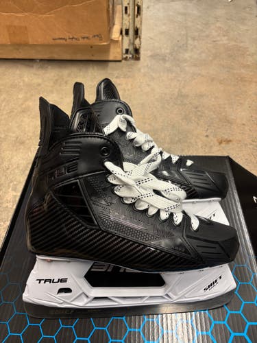 BLACKOUT True Catalyst 5x4 Hockey Skates Regular Width