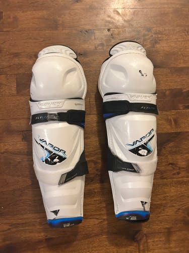 Senior Bauer Vapor Flylite 16" Shin Pads (Used)