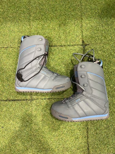 Women's 9.0 Sims Snowboard Boots (Used)